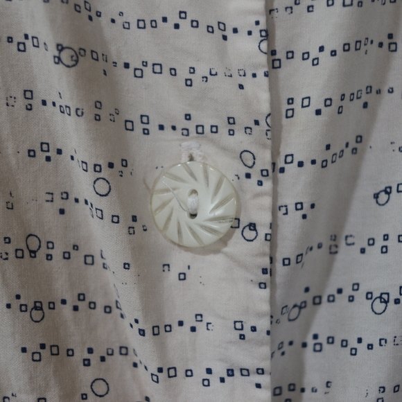 Studio 90 White Button Up Short Sleeve Geometric Print Top LG - Picture 2 of 9